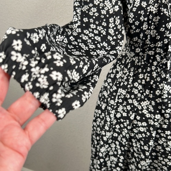 New Look Black & White V-Neck Floral Midi Dress Size 4 - Picture 3 of 7